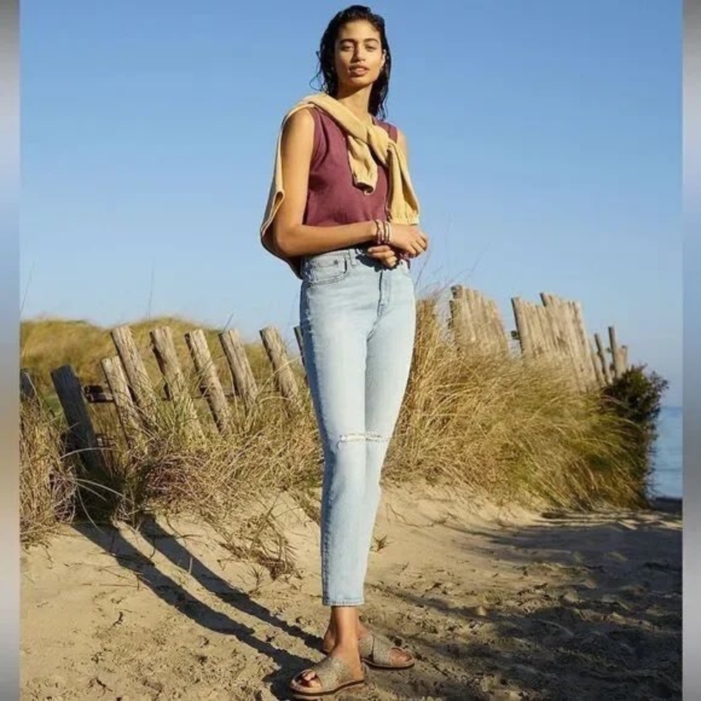 Madewell The High Rise Slim Crop Boy Jean in Dumas Distressed Knee Light Blue 29